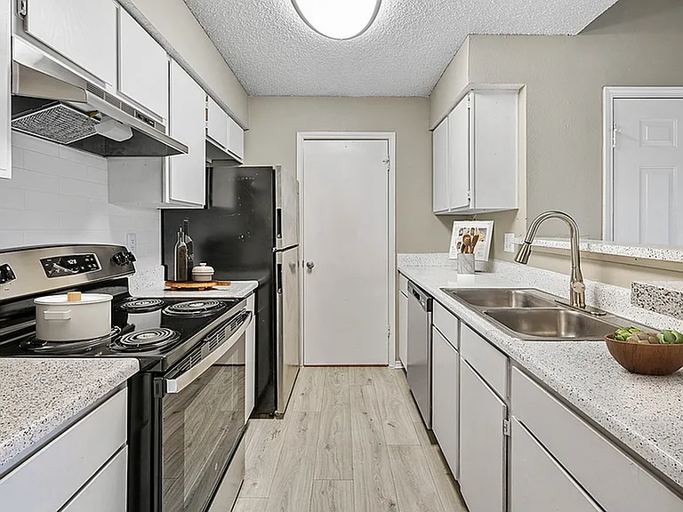 Westmoor Apartment Homes — Photo 10