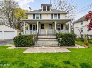 39 Sinawoy Rd, Cos Cob, CT 06807