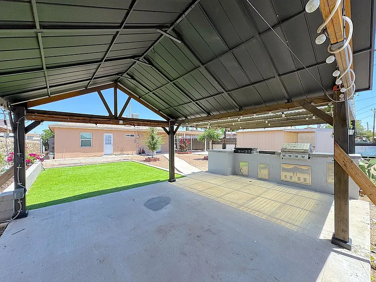 7816 Santa Monica Ct — Photo 17