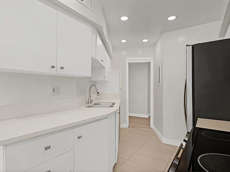 7250 Franklin Ave #507 — Photo 5