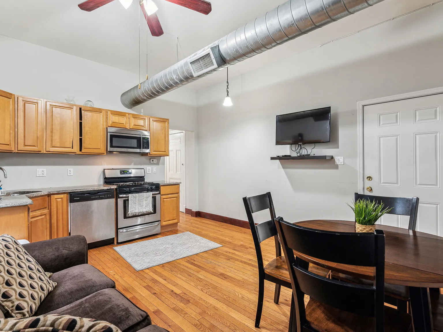 3 bed, $1,800 — Photo 3