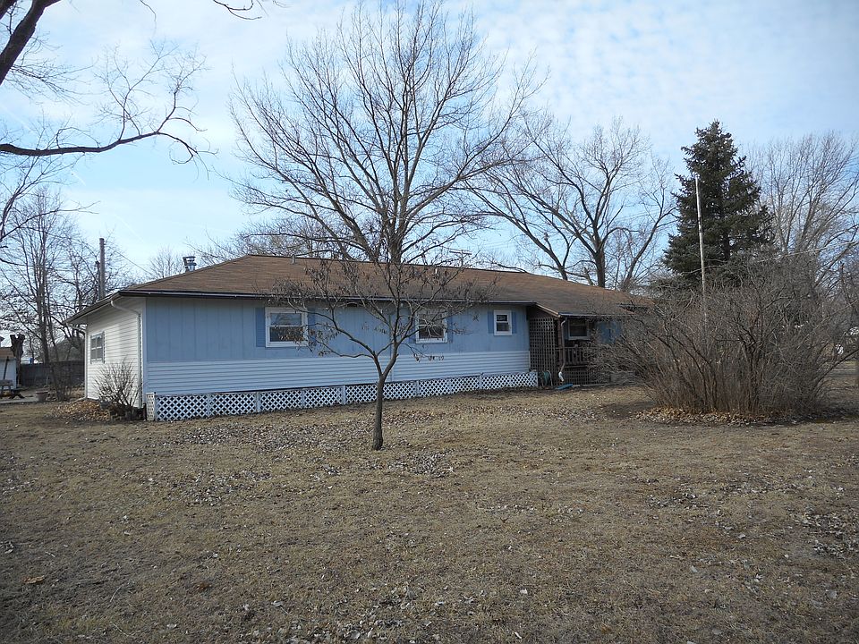 Front view, corner lots
