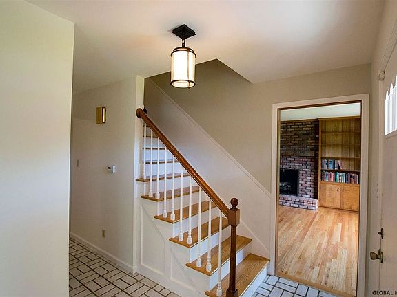 3rd image of 6 Valleywood Dr