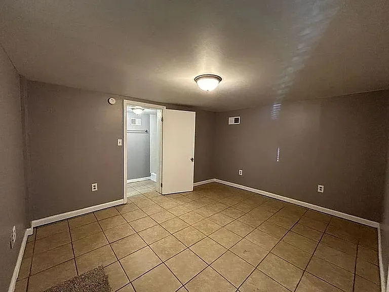 923 Vanderbilt St — Photo 20