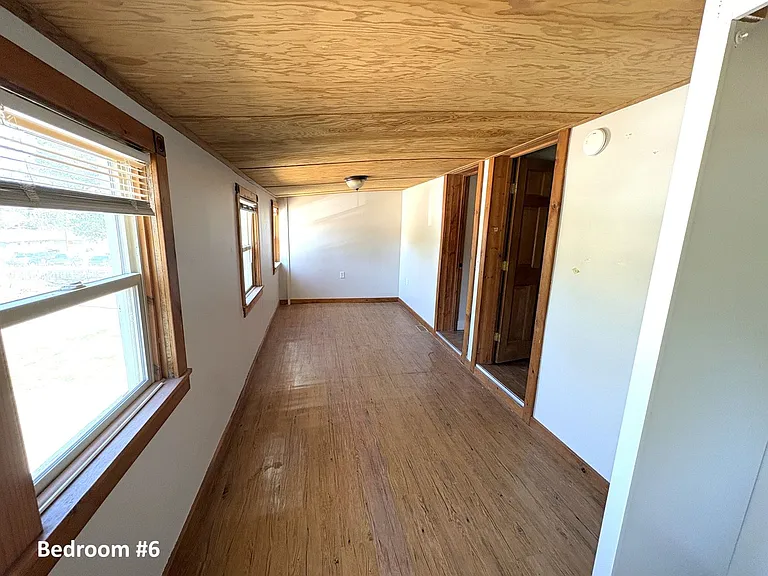 1529 10th Ave — Photo 24