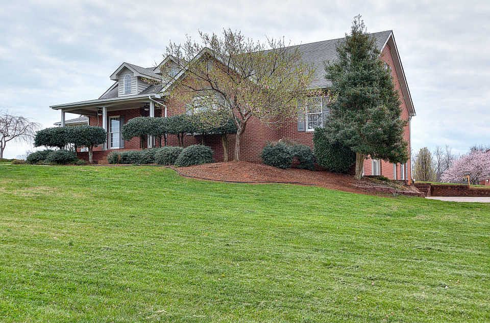1st image of 105 Jamestown Dr