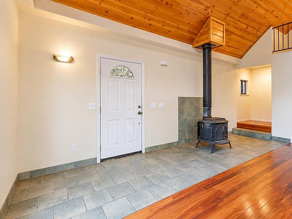 4th image of 370 Laurel Street
