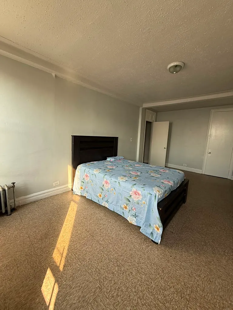 3 bed, $1,400 — Photo 1