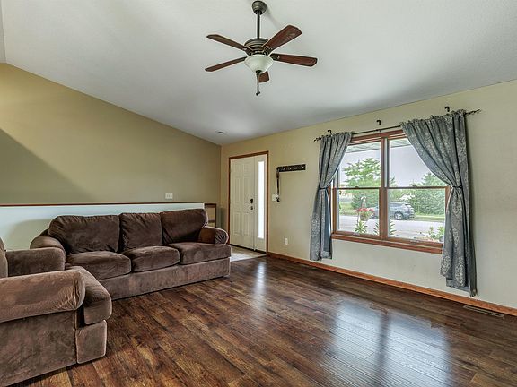4th image of 1118 Newport Ln