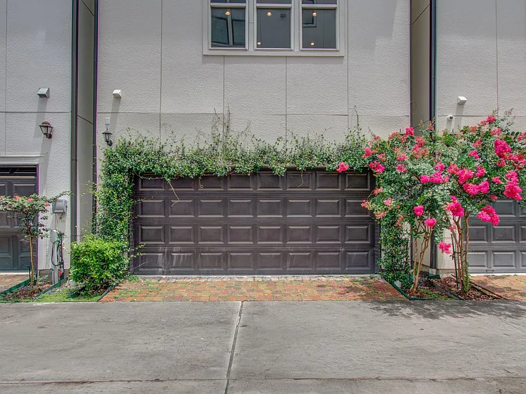 9532 London Bridge Sta — Photo 40