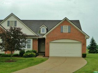 7099 Azalea Ct, Grand Blanc, MI 48439