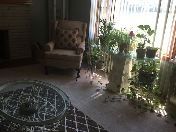 3rd image of 392 Argyle Ave