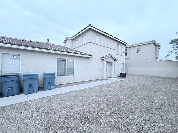 3rd image of 33 Belle Soleil Ave