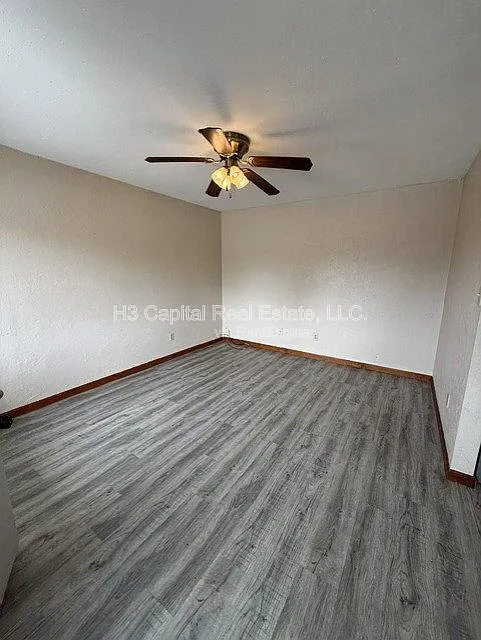Building Photo - 1306 9th St #205