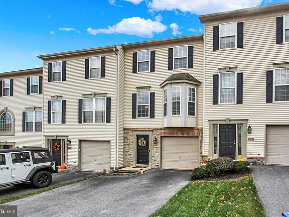 2nd image of 2718 Hunt Club Dr #3