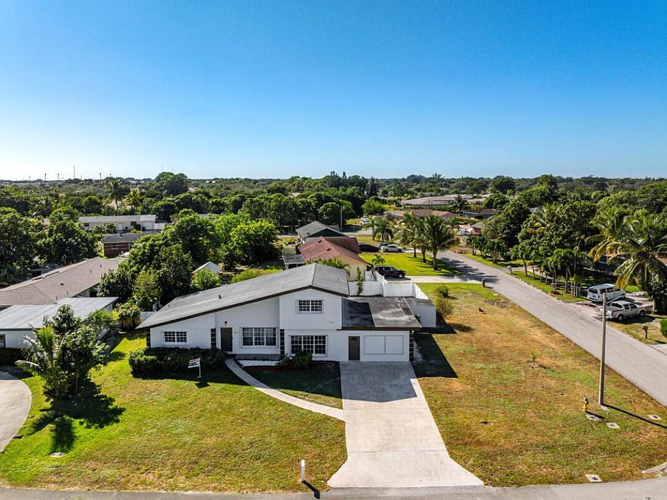 1st image of 556 Cortez Lane