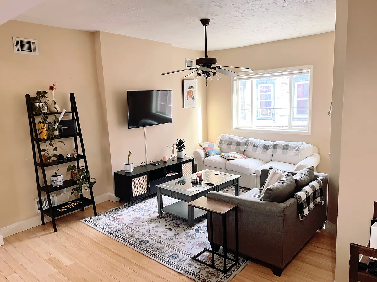 Building Photo - 1725 Larkins Way #2