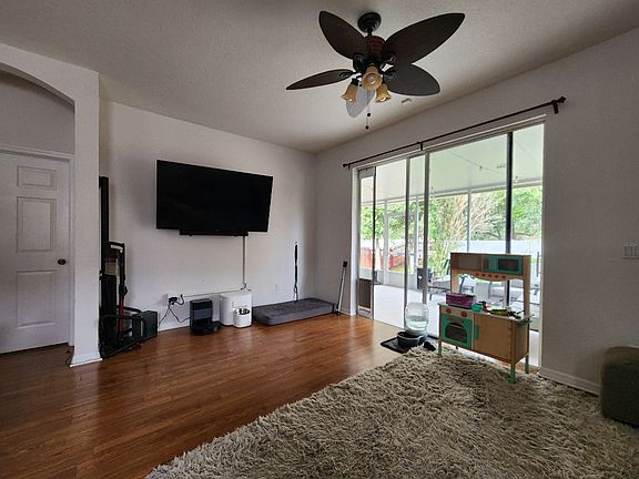 3rd image of 2106 Brandon Park Cir