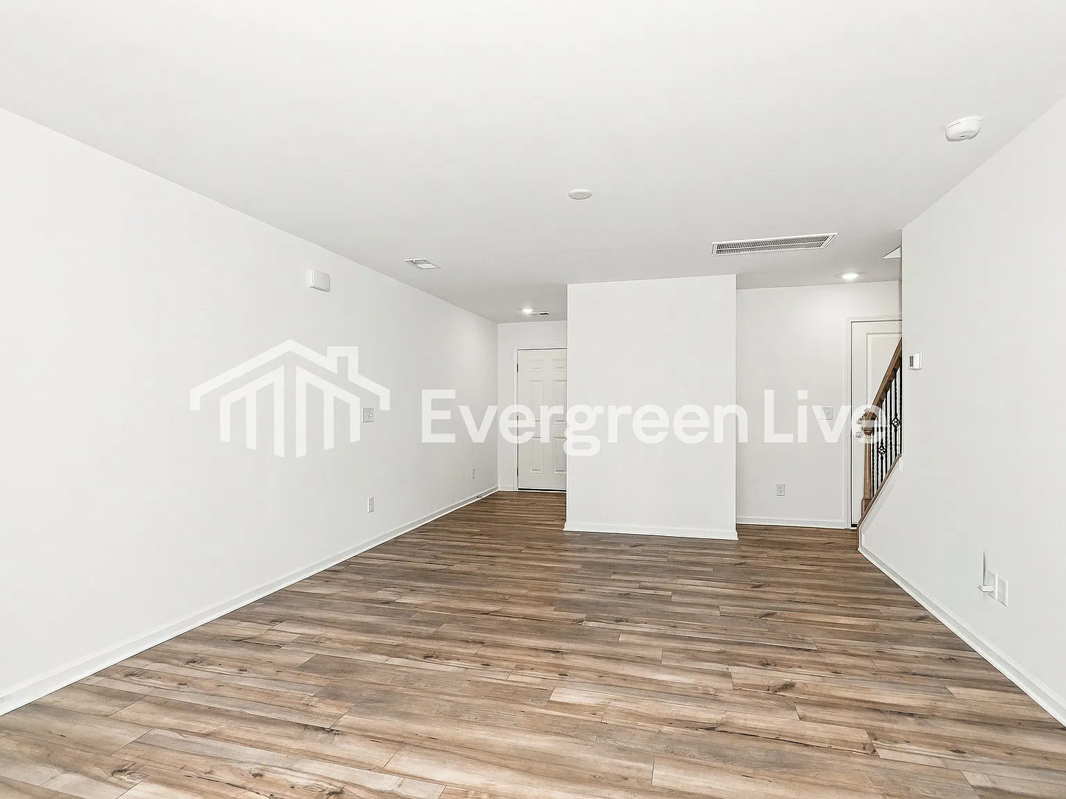 3 bed, 2.5 bath, 1346 sqft, $1,750 — Photo 3