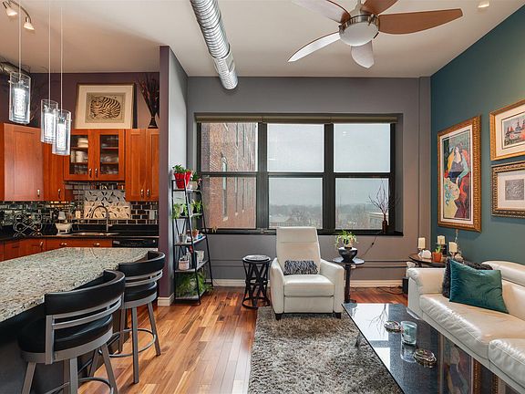 5th image of 212 N Center St Unit 403