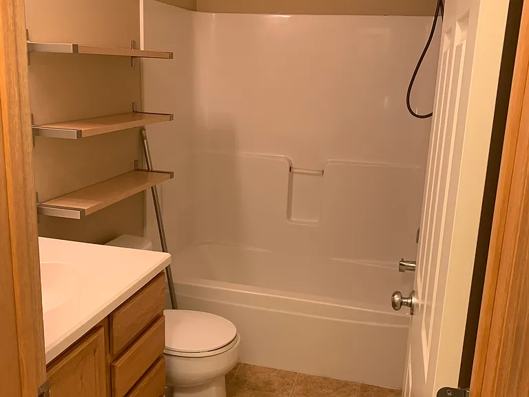 Second upper level full bath
