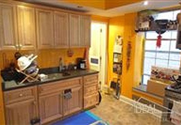 4th image of 319 20th St APT 4R