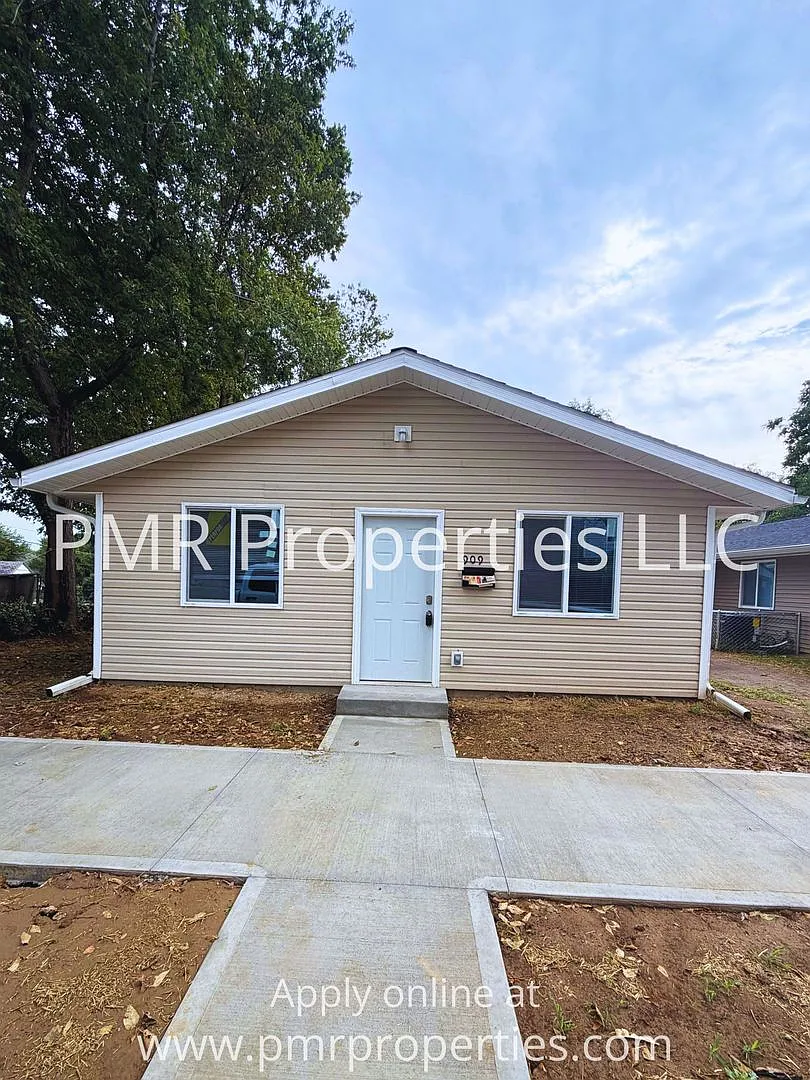 3 Bedrooms/2 Bathroom House New Construction — Photo 1