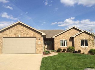 6132 Forest Hills Dr, Dubuque, IA 52002