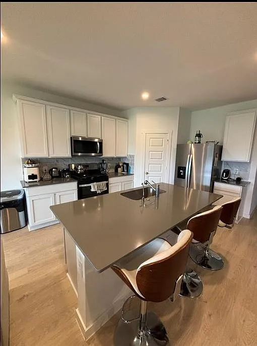 4 bed, 3.0 bath, 2276 sqft, $2,299 — Photo 3