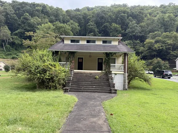 1070 Mimosa St, Grundy, VA 24614