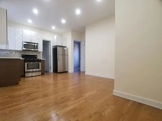 Rented by Evergreen Apartments BK | media 18