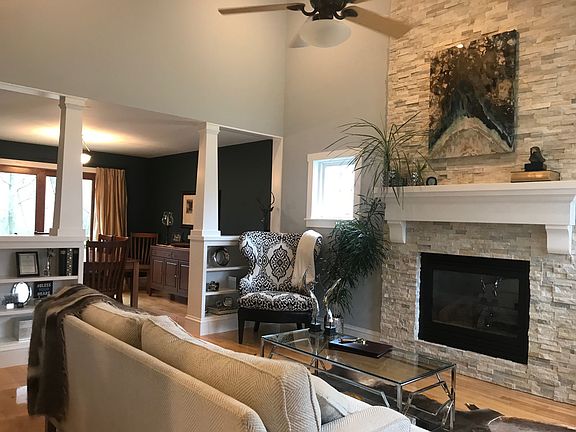 Living room w/ gas fireplace