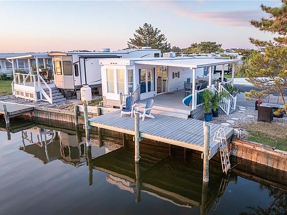 4th image of 3665 Sandpiper Rd #123