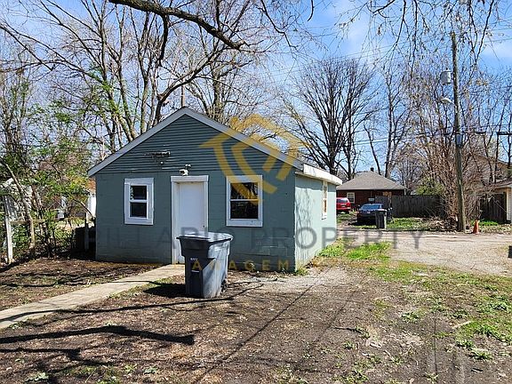 5th image of 1109 N Oakland Ave