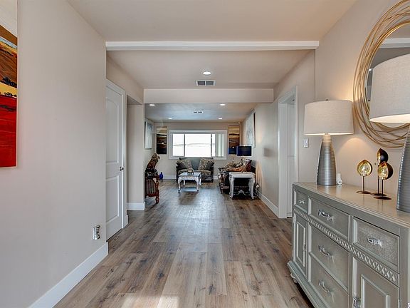 4th image of 621 W Avenue J11