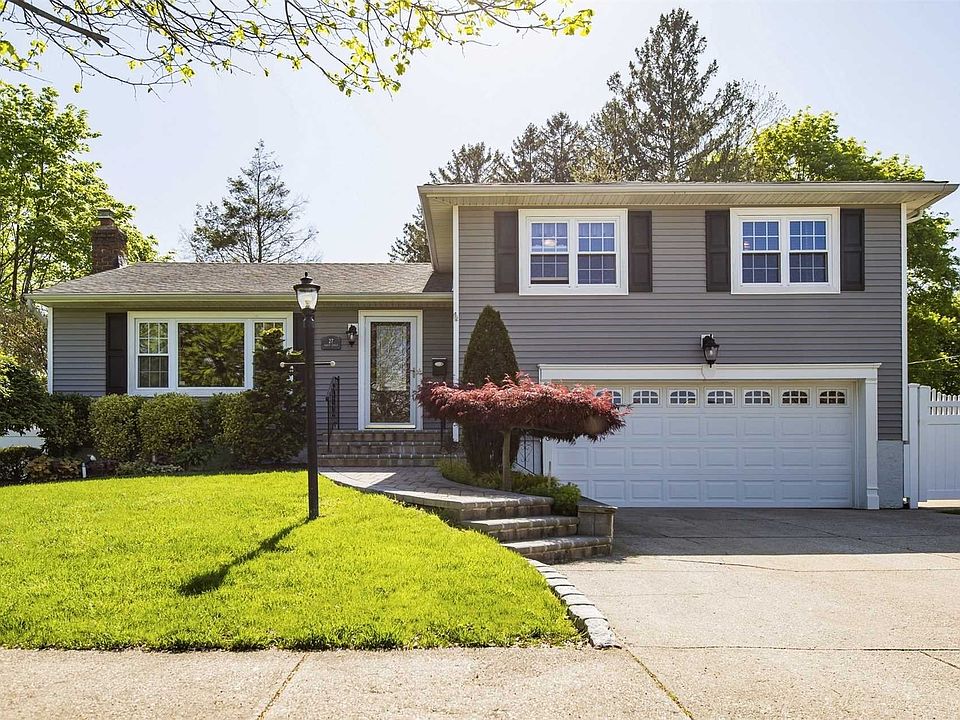 1st image of 27 Audley Cir