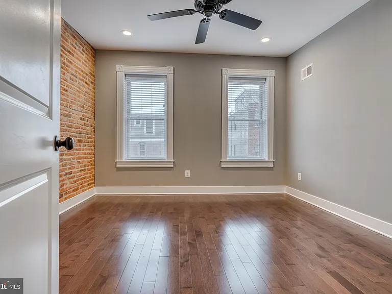 939 S Baylis St — Photo 26
