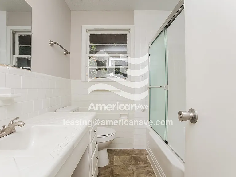1401_011_main_bathroom_13944863.jpg