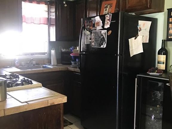 4th image of 206 Ramona Ave