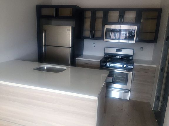 4th image of 431 Bainbridge St #4A
