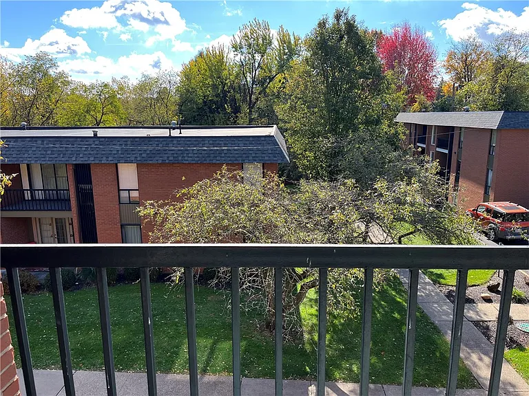 1000 College Park Dr #9 — Photo 4