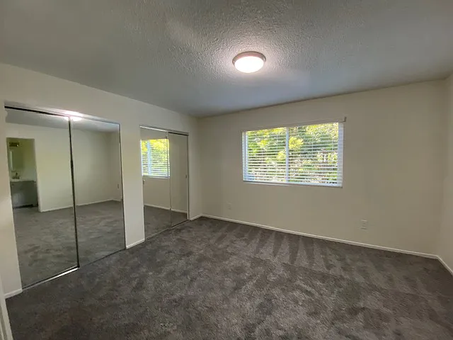 Carmel Ave Apartments — Photo 25