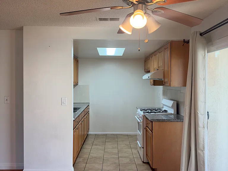 415 Pomelo Ave #F — Photo 6