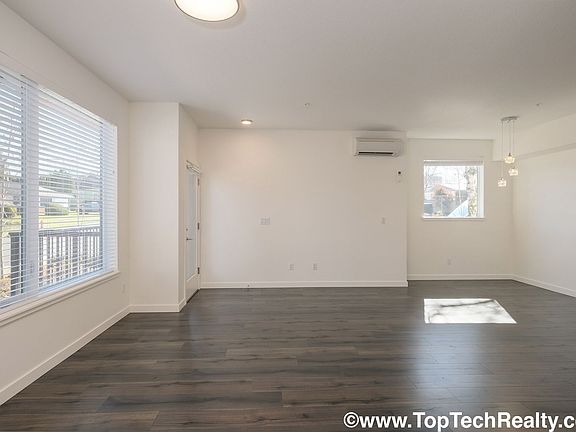 3rd image of 7017 NE Grand Ave Unit 301