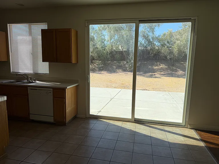 12445 Freeport Dr — Photo 10