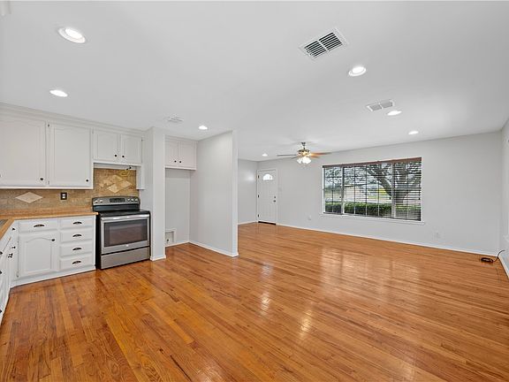 5th image of 209 N Coates E