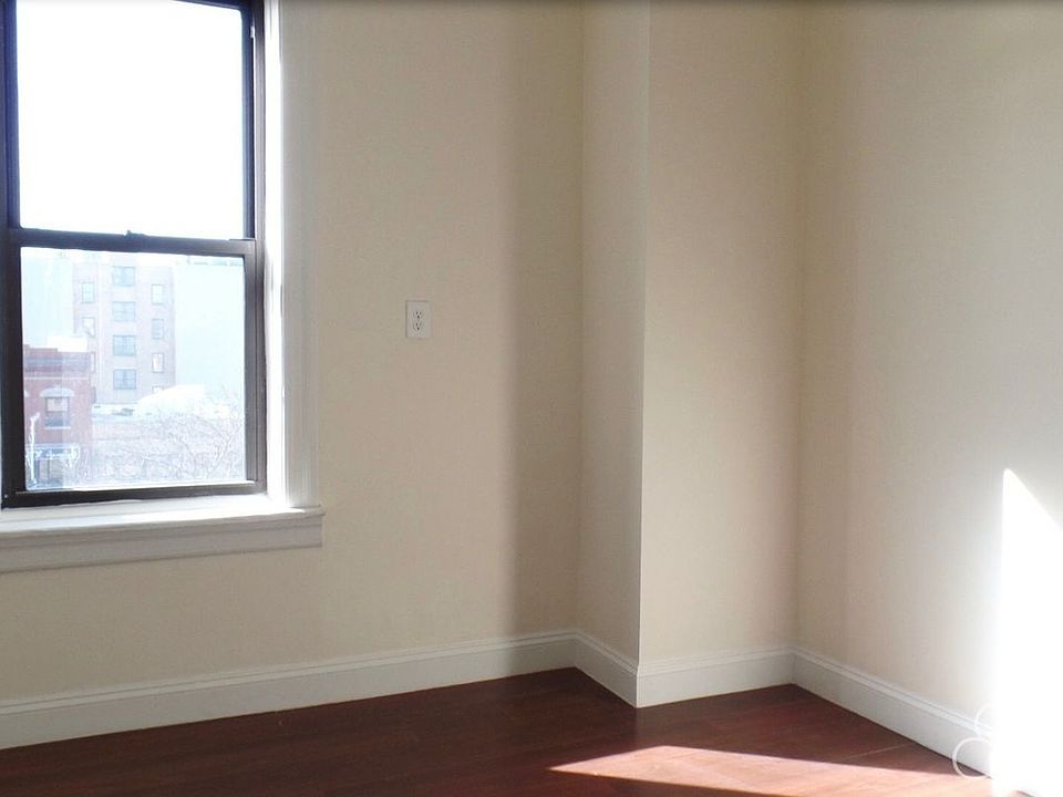 1st image of 2849 33rd St APT 3C