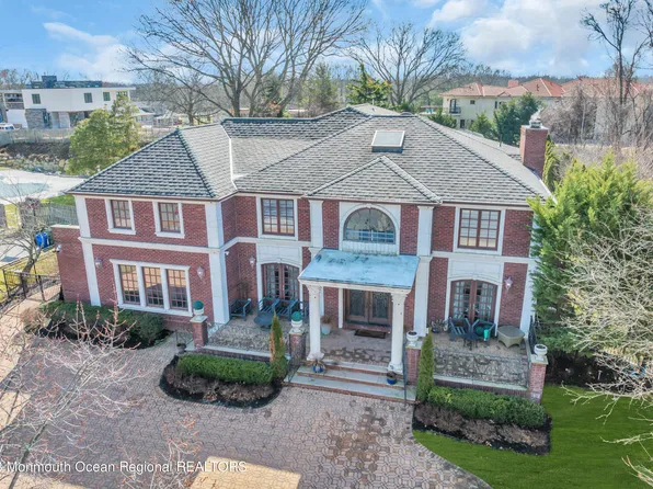 13 Valley Forge Rd, Eatontown, NJ 07724