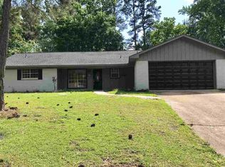 1243 Greenbriar St, Jackson, MS 39211
