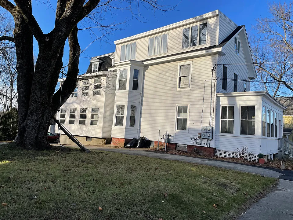 12 Mt. Vernon. Quiet residential street walking distance from downtown.